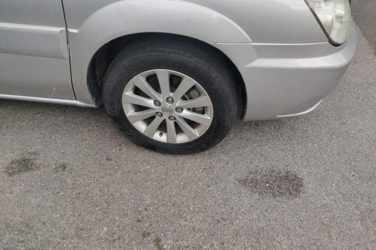 Used Buick GL8 2011 2.4L CT Comfort Edition Right Front Wheel Hub