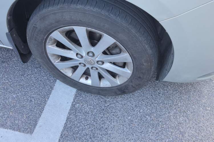 Used Buick GL8 2011 2.4L CT Comfort Edition Right Front Wheel Hub