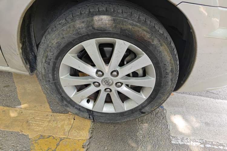 Used Buick GL8 2011 2.4L CT Comfort Edition Right Front Wheel Hub