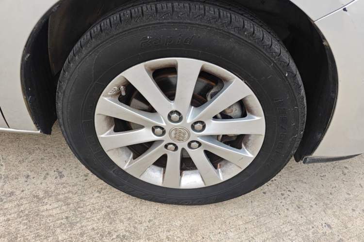 Used Buick GL8 2011 2.4L CT Luxury Business Comfort Edition Right Front Wheel Hub