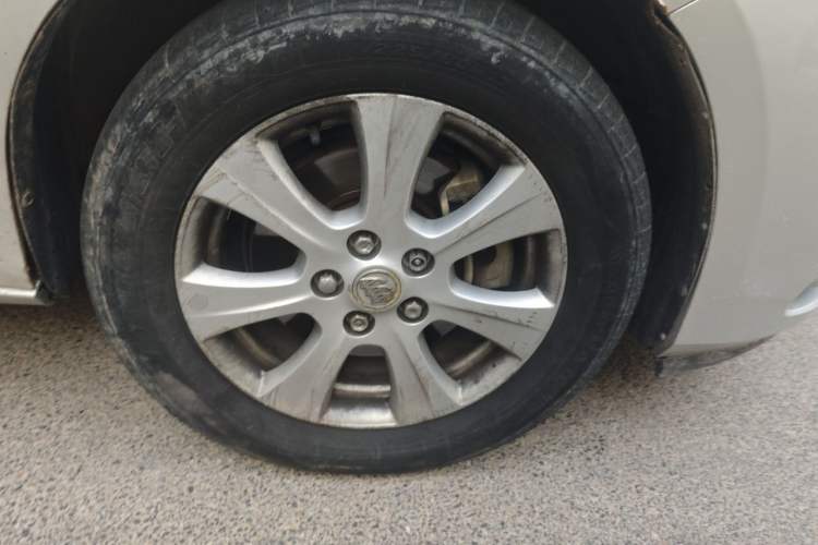 Used Buick GL8 2011 2.4L LT Luxury Business Executive Edition Right Front Wheel Hub