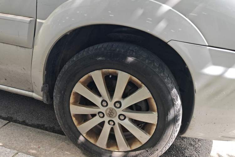 Used Buick GL8 2011 2.4L LT Executive Edition Right Front Wheel Hub