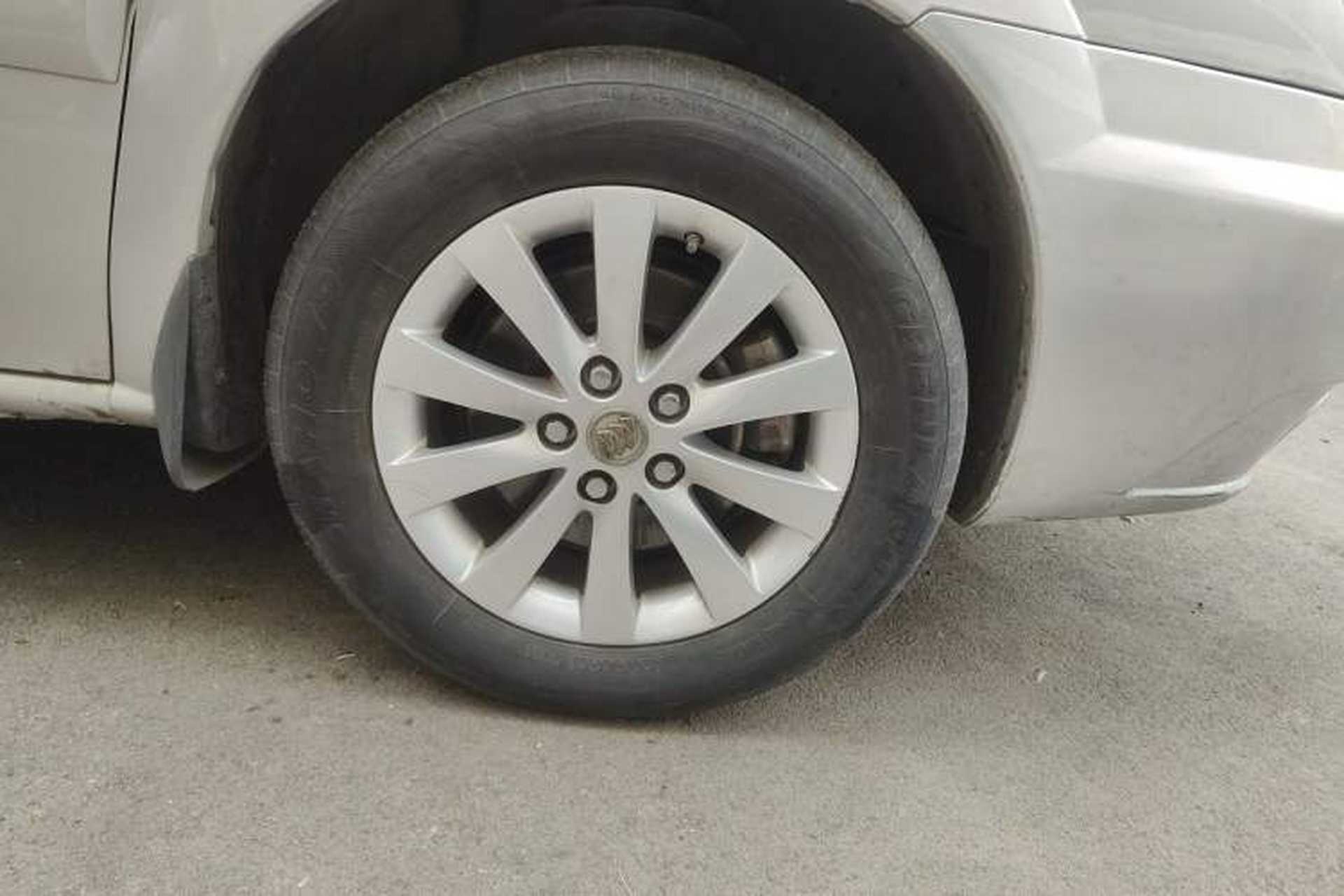 Used Buick GL8 2011 2.4L CT Comfort Edition Right Front Wheel Hub