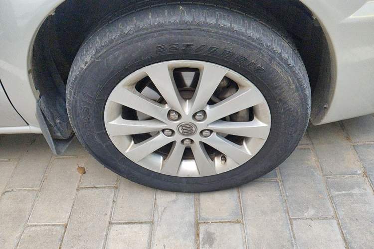 Used Buick GL8 2011 2.4L LT Executive Edition Right Front Wheel Hub