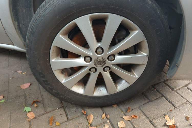 Used Buick GL8 2011 2.4L CT Comfort Edition Right Front Wheel Hub
