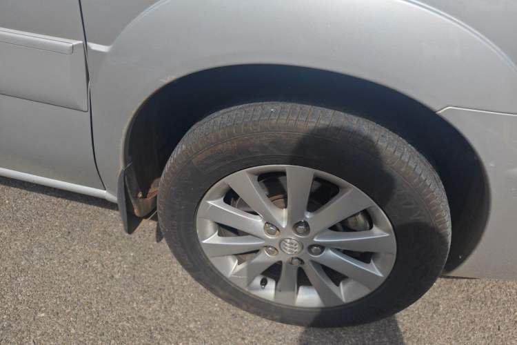 Used Buick GL8 2011 2.4L CT Comfort Edition Right Front Wheel Hub