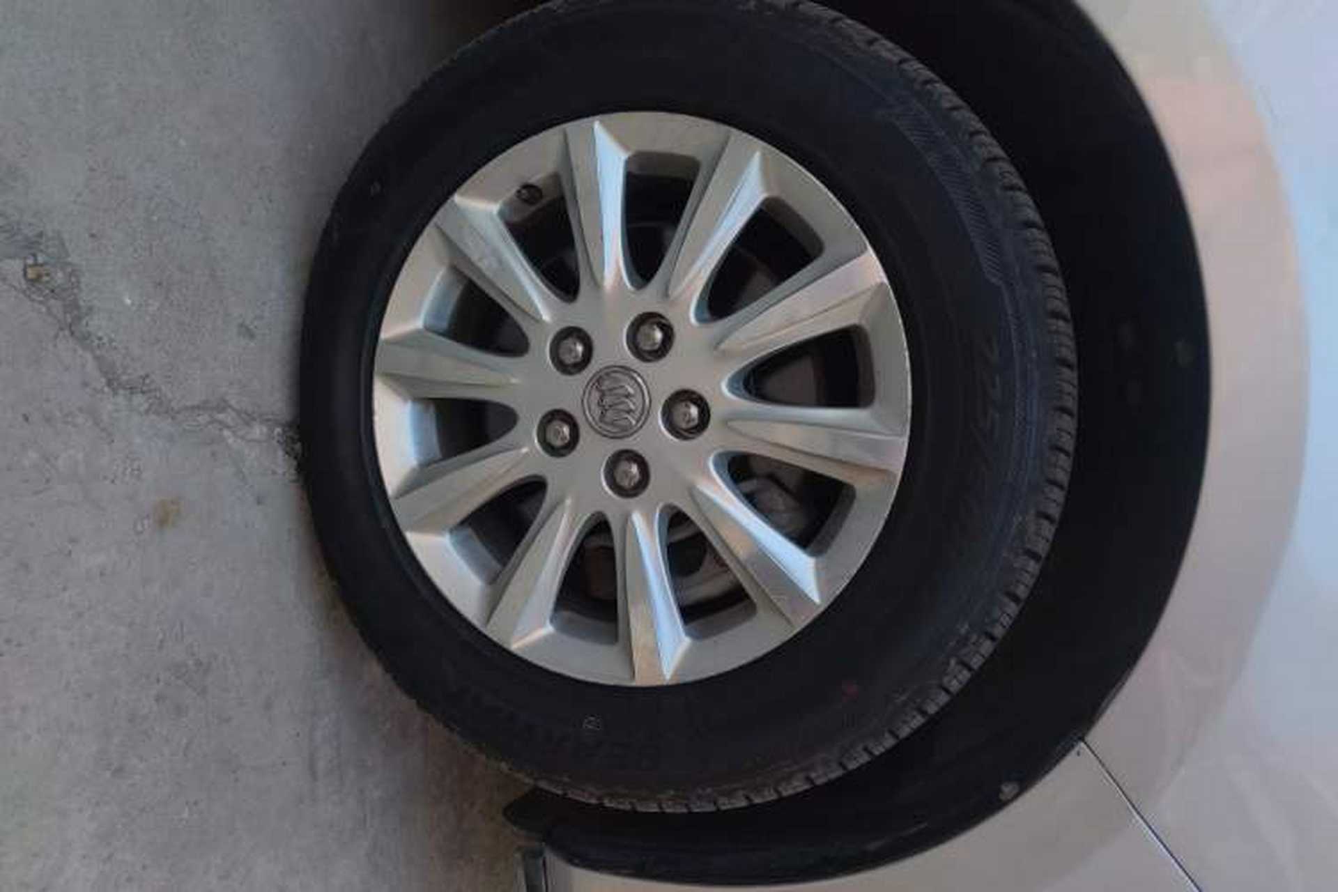 Used Buick GL8 2011 3.0L GT Luxury Business Haoya Edition Right Front Wheel Hub