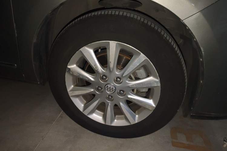 Used Buick GL8 2011 3.0L XT Luxury Business Flagship Edition Right Front Wheel Hub