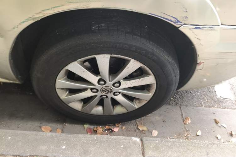 Used Buick GL8 2011 2.4L CT Comfort Edition Right Front Wheel Hub