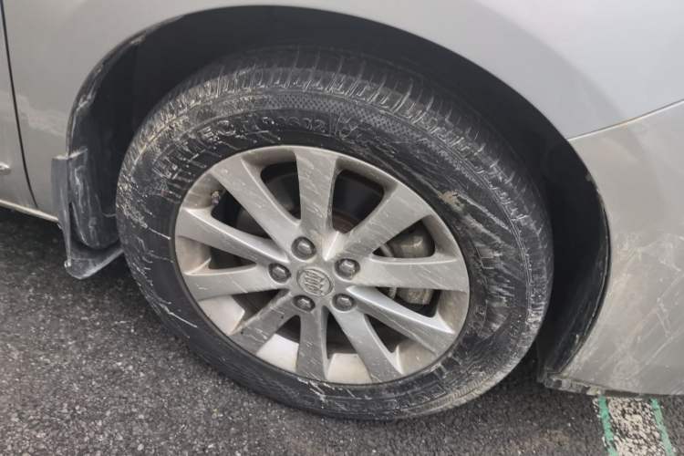 Used Buick GL8 2011 2.4L LT Luxury Business Executive Edition Right Front Wheel Hub