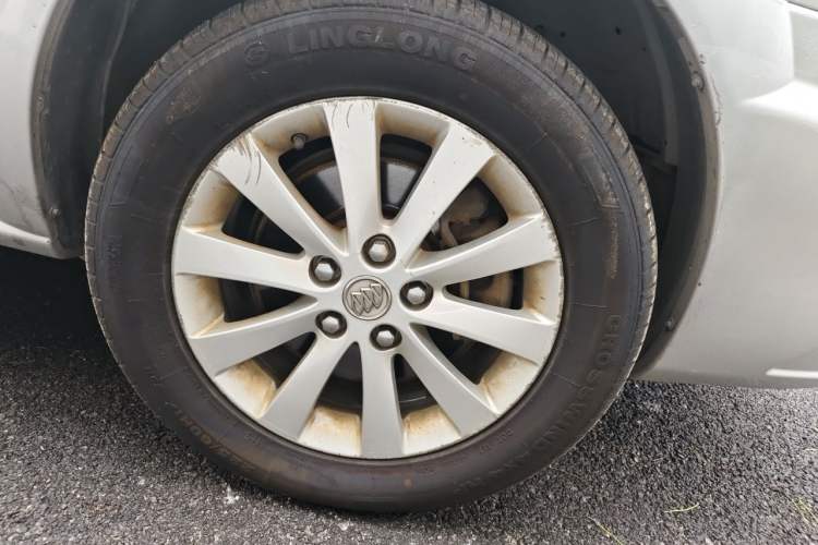 Used Buick GL8 2011 2.4L CT Comfort Edition Right Front Wheel Hub