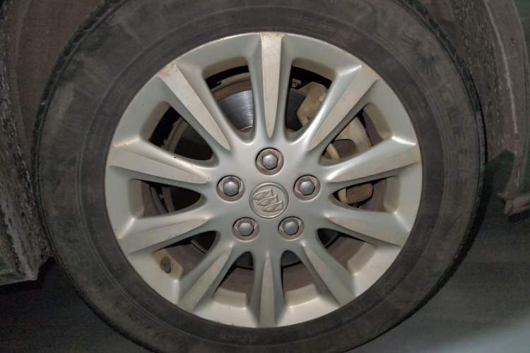 Used Buick GL8 2011 3.0L GT Luxury Business Haoya Edition Right Front Wheel Hub