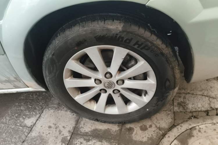 Used Buick GL8 2011 2.4L CT Comfort Edition Right Front Wheel Hub