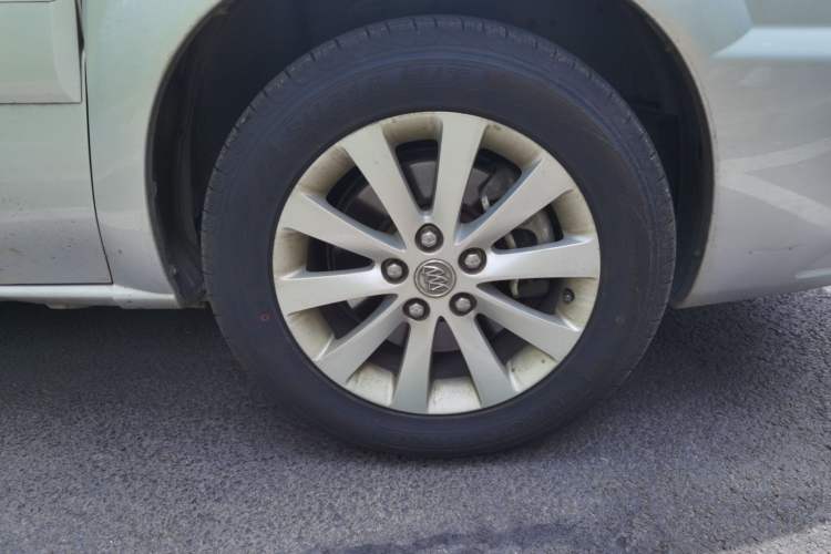 Used Buick GL8 2011 2.4L CT Comfort Edition Right Front Wheel Hub