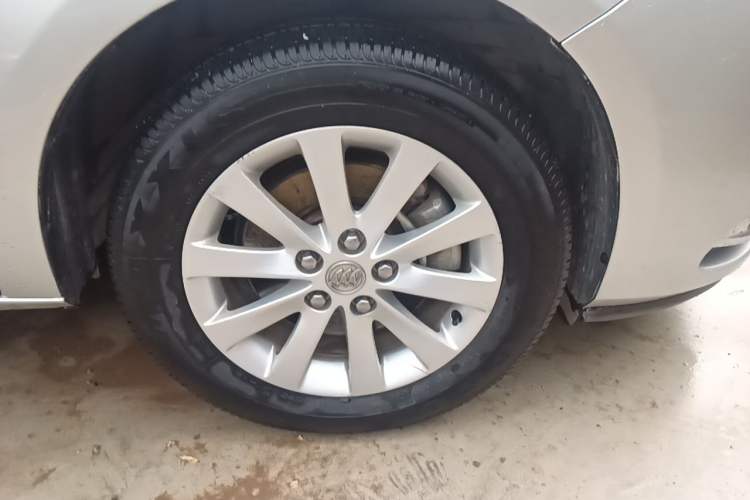 Used Buick GL8 2011 2.4L LT Luxury Business Executive Edition Right Front Wheel Hub