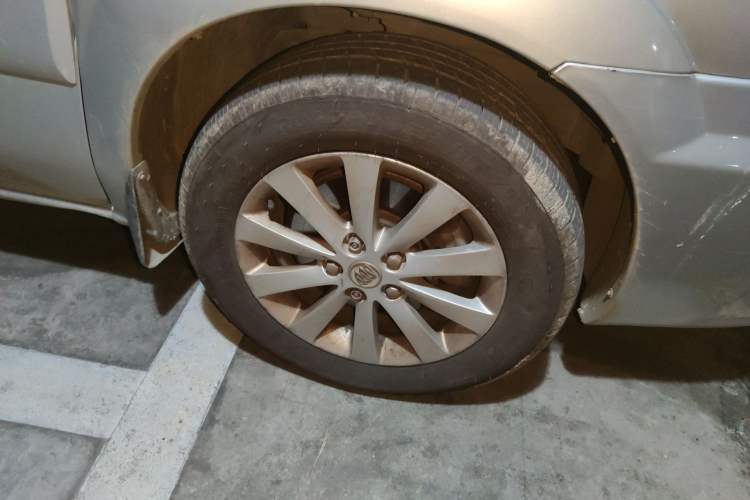 Used Buick GL8 2011 2.4L CT Comfort Edition Right Front Wheel Hub