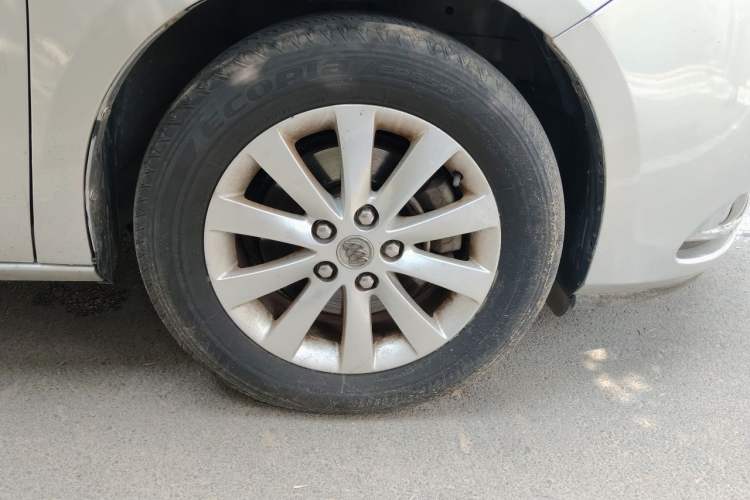 Used Buick GL8 2011 2.4L CT Luxury Business Comfort Edition Right Front Wheel Hub