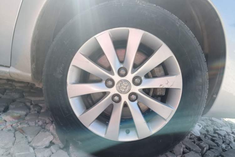 Used Buick GL8 2011 2.4L CT Comfort Edition Right Front Wheel Hub