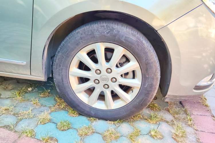 Used Buick GL8 2011 3.0L XT Luxury Business Flagship Edition Right Front Wheel Hub