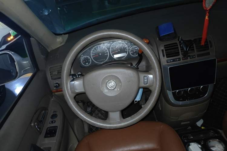 Used Buick GL8 2011 2.4L CT Comfort Edition Steering Wheel