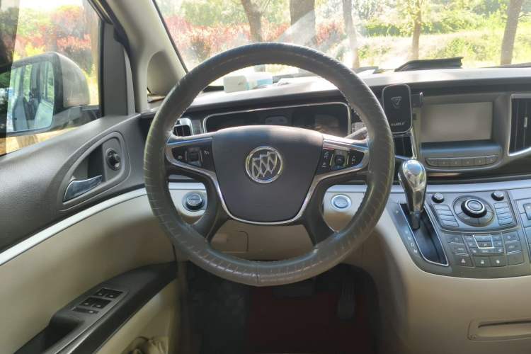 Used Buick GL8 2011 3.0L XT Luxury Business Flagship Edition Steering Wheel