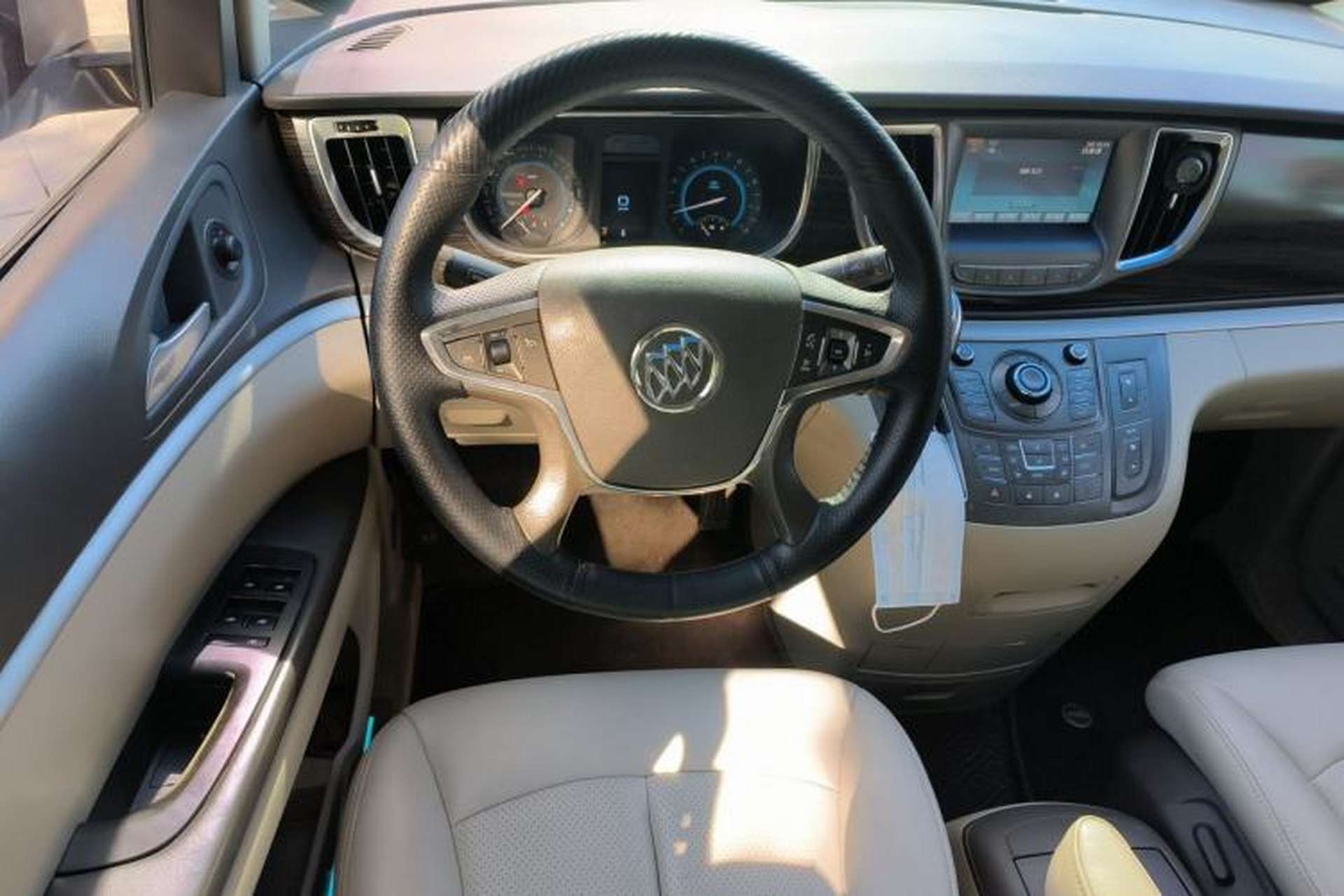 Used Buick GL8 2011 3.0L XT Luxury Business Flagship Edition Steering Wheel