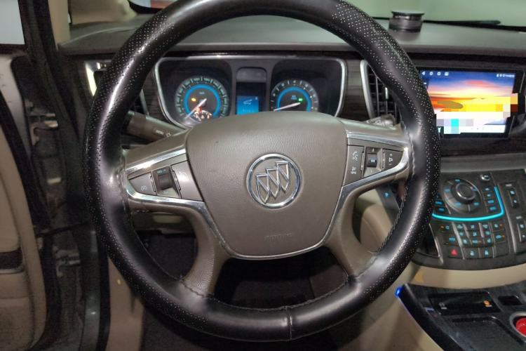 Used Buick GL8 2011 3.0L GT Luxury Business Haoya Edition Steering Wheel