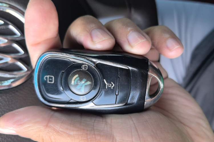 Used Buick GL8 2011 2.4L CT Comfort Edition Vehicle Key
