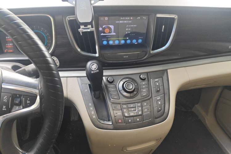 Used Buick GL8 2011 3.0L GT Luxury Business Haoya Edition Audio And AC Panel