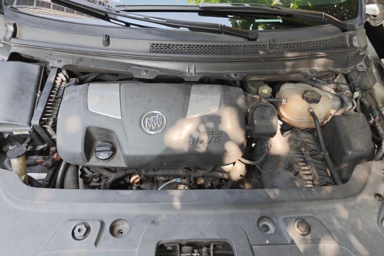 Used Buick GL8 2011 3.0L GT Luxury Business Haoya Edition Engine Bay