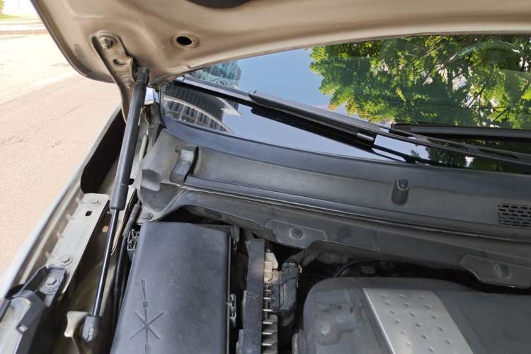 Used Buick GL8 2011 3.0L GT Luxury Business Haoya Edition Engine Bay Right