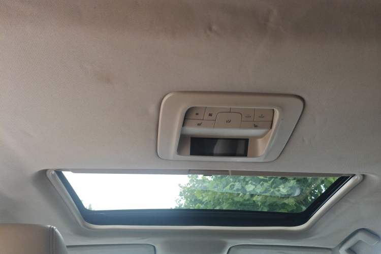 Used Buick GL8 2011 3.0L GT Luxury Business Haoya Edition Headliner