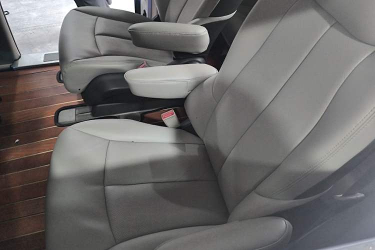 Used Buick GL8 2011 3.0L XT Luxury Business Flagship Edition Left Rear Seat