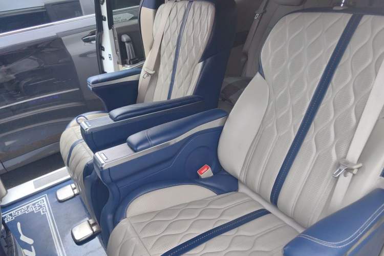 Used Buick GL8 2011 3.0L XT Luxury Business Flagship Edition Left Rear Seat