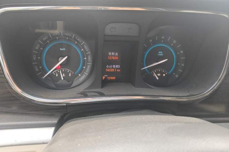 Used Buick GL8 2011 3.0L GT Luxury Business Haoya Edition Odometer Close Up