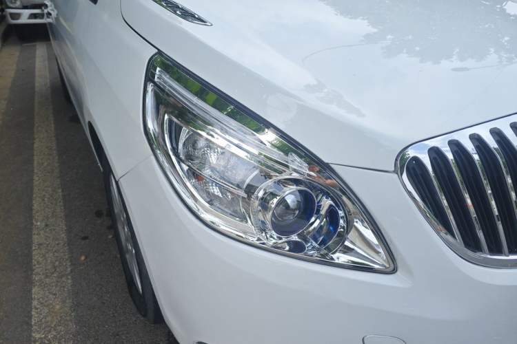 Used Buick GL8 2011 3.0L GT Luxury Business Haoya Edition Right Front Headlight
