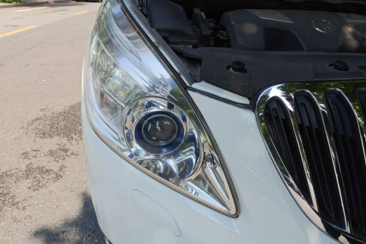 Used Buick GL8 2011 3.0L GT Luxury Business Haoya Edition Right Front Headlight