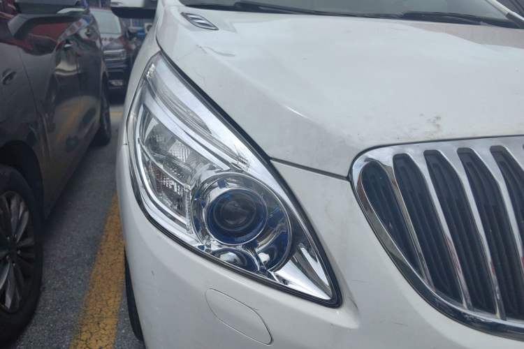 Used Buick GL8 2011 3.0L XT Luxury Business Flagship Edition Right Front Headlight