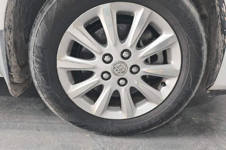 Used Buick GL8 2011 3.0L XT Luxury Business Flagship Edition Right Front Wheel Hub
