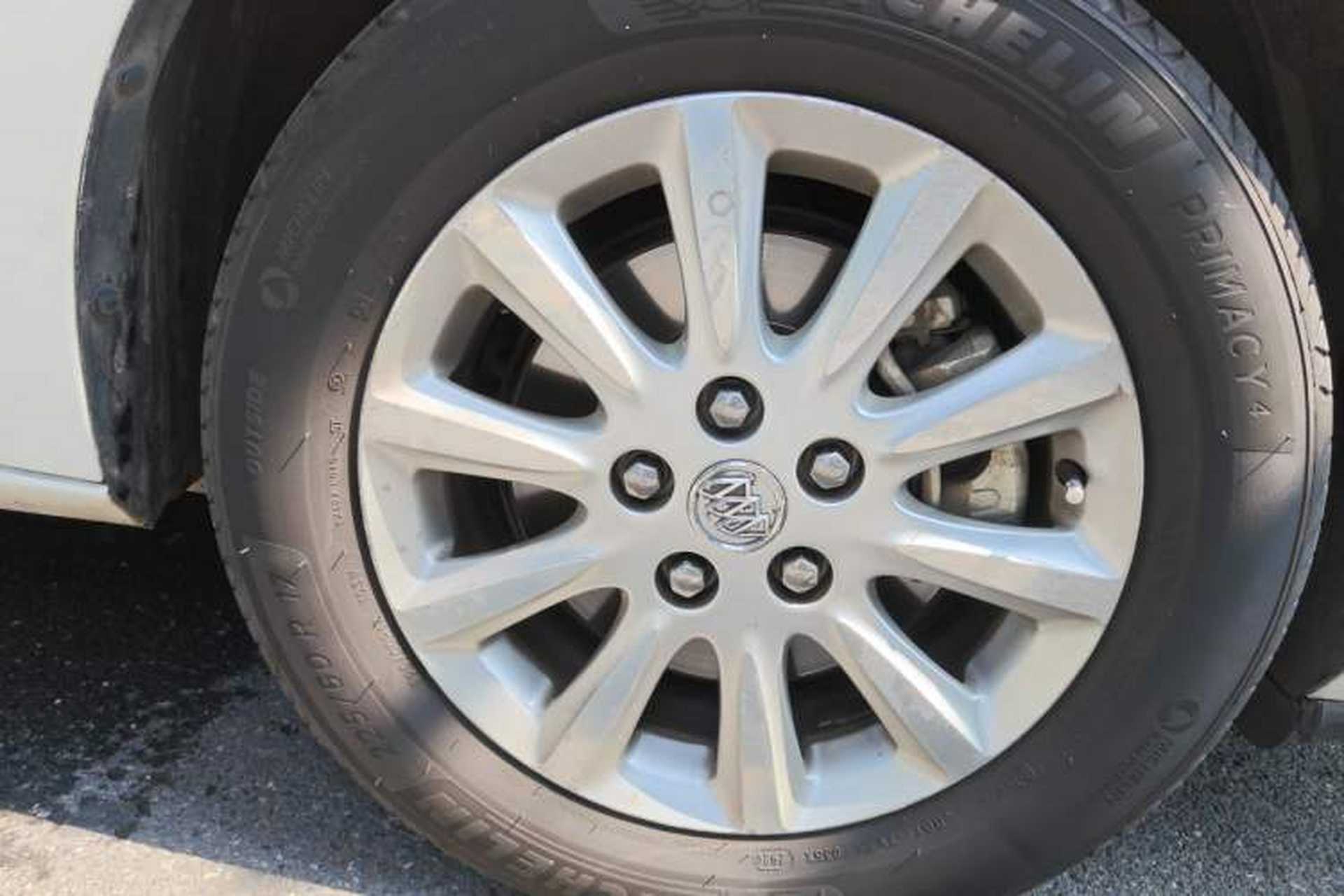 Used Buick GL8 2011 3.0L GT Luxury Business Haoya Edition Right Front Wheel Hub