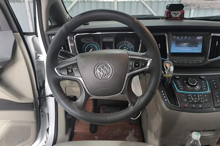 Used Buick GL8 2011 3.0L XT Luxury Business Flagship Edition Steering Wheel