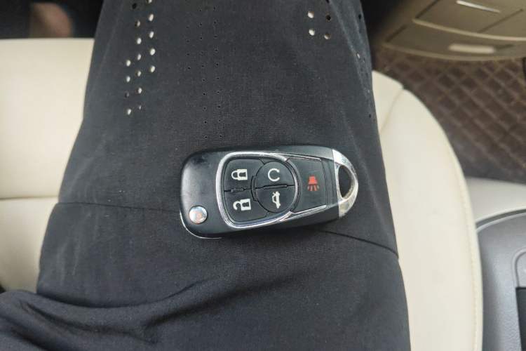Used Buick GL8 2011 3.0L GT Luxury Business Haoya Edition Vehicle Key
