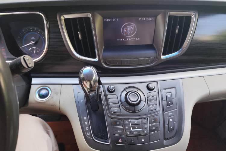 Used Buick GL8 2011 3.0L XT Luxury Business Flagship Edition Audio And AC Panel