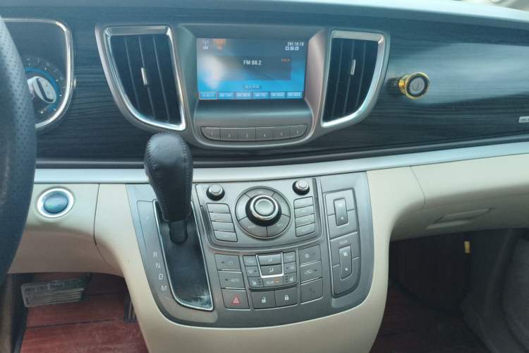 Used Buick GL8 2011 3.0L GT Luxury Business Haoya Edition Audio And AC Panel