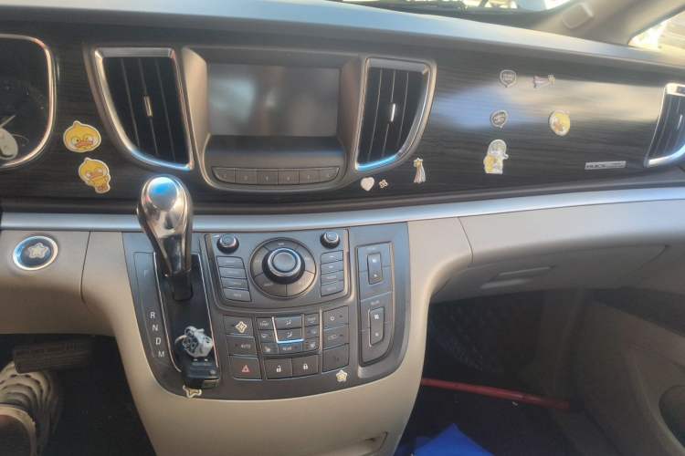 Used Buick GL8 2011 3.0L GT Luxury Business Haoya Edition Audio And AC Panel