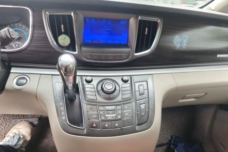 Used Buick GL8 2011 3.0L GT Luxury Business Haoya Edition Audio And AC Panel