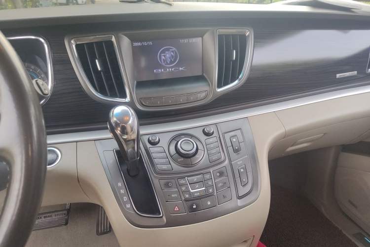 Used Buick GL8 2011 3.0L XT Luxury Business Flagship Edition Audio And AC Panel