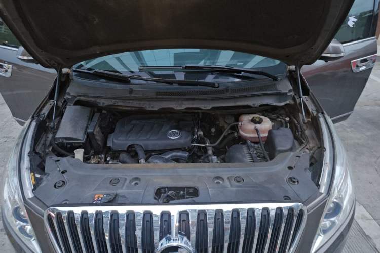 Used Buick GL8 2011 2.4L LT Luxury Business Executive Edition Engine Bay