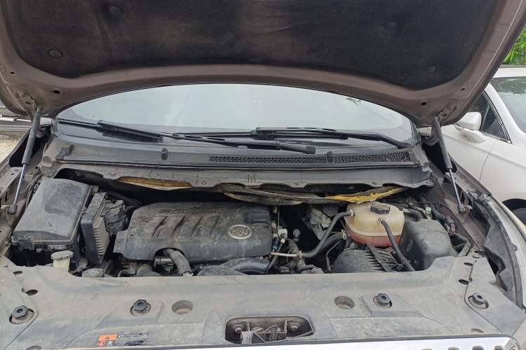 Used Buick GL8 2011 2.4L CT Luxury Business Comfort Edition Engine Bay
