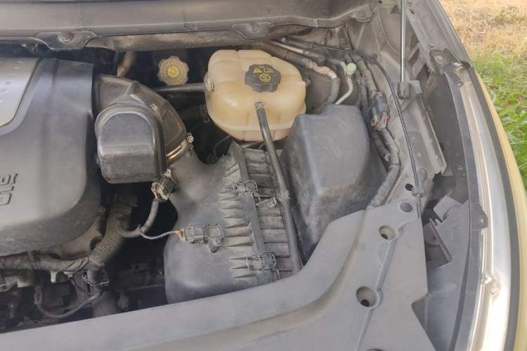 Used Buick GL8 2011 3.0L XT Luxury Business Flagship Edition Engine Bay Left